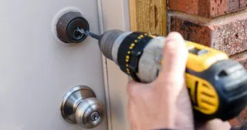 Security Locksmith Services Charlotte, NC 704-802-5870 Security Locksmith Services Charlotte, NC 704-802-5870 - 13-Key-Broke-In-Lock
